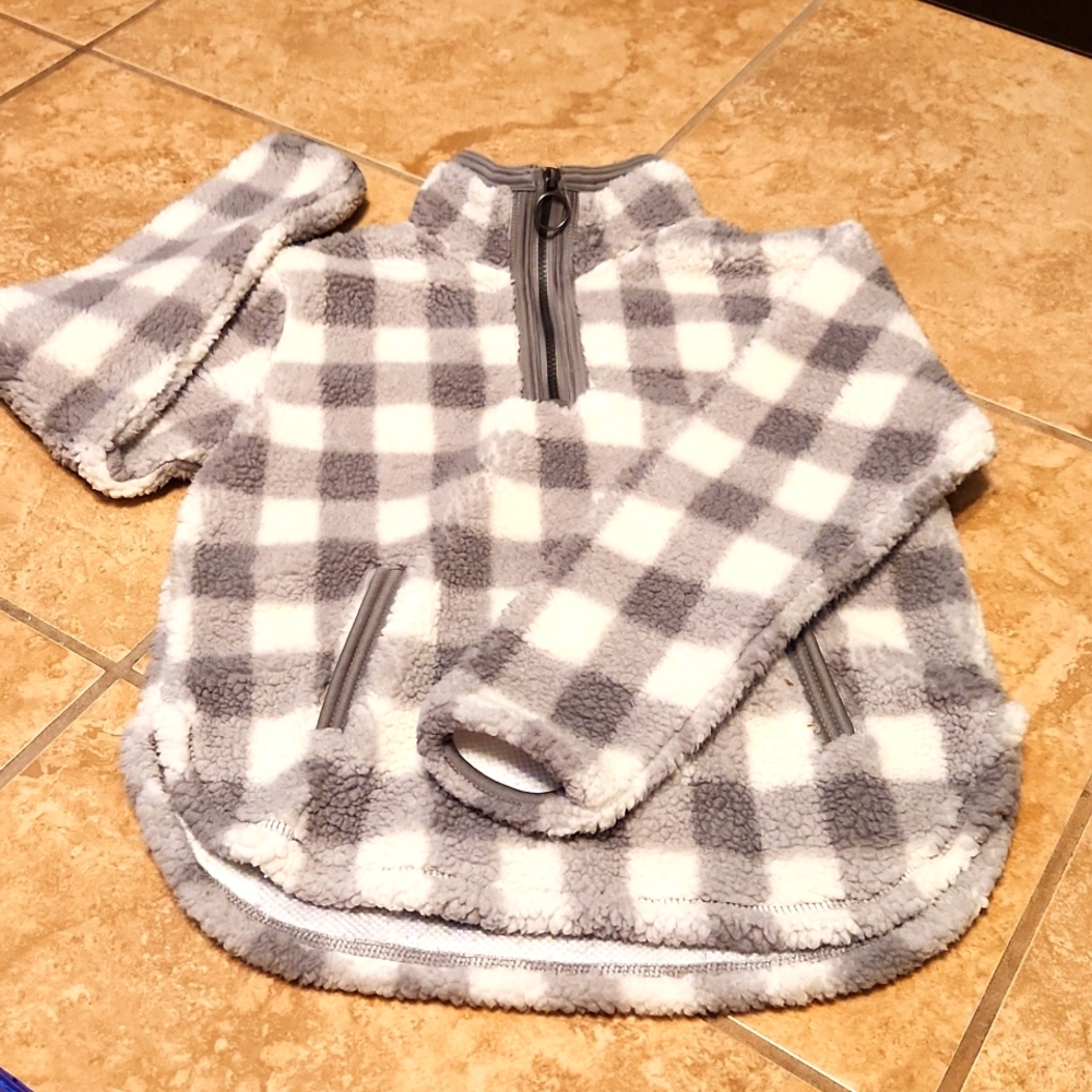 Girl's cuddly sherpa